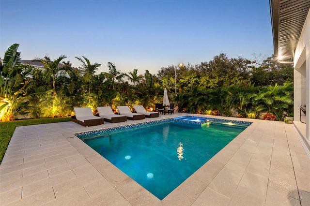 3601 W PLATT STREET, Tampa, FL 33609