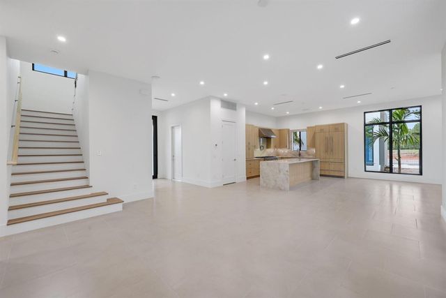 16702 Mosaic Place, Delray Beach, FL 33446