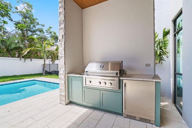 16702 Mosaic Place, Delray Beach, FL 33446