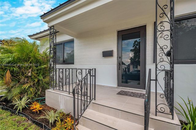 5250 NW 4th St, Miami, FL 33126
