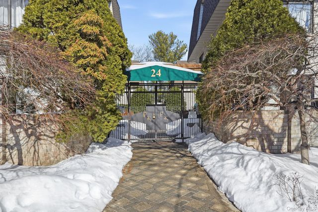 24 Carhart Avenue 217, White Plains, NY 10605
