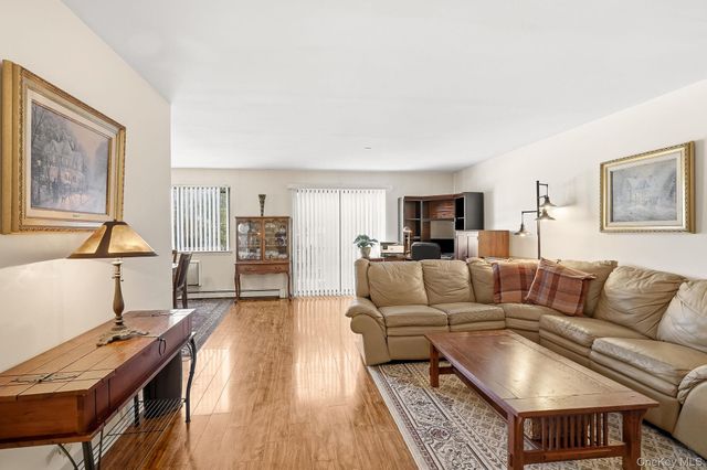 24 Carhart Avenue 217, White Plains, NY 10605