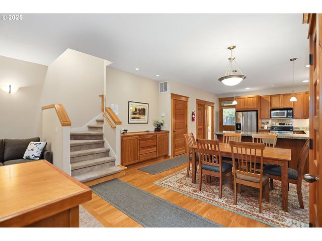 1807 Columbia St, Hood River, OR 97031