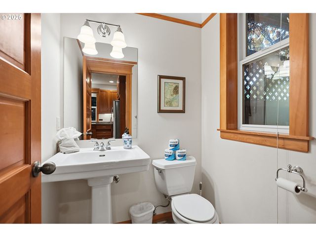 1807 Columbia St, Hood River, OR 97031