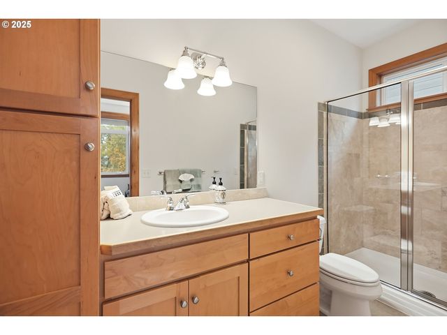 1807 Columbia St, Hood River, OR 97031