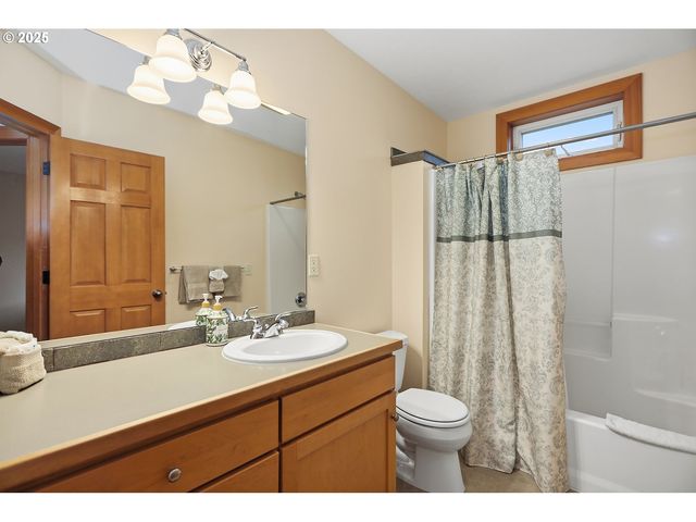 1807 Columbia St, Hood River, OR 97031