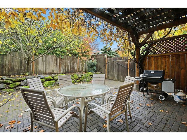 1807 Columbia St, Hood River, OR 97031