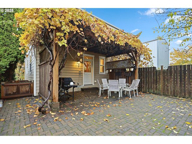 1807 Columbia St, Hood River, OR 97031