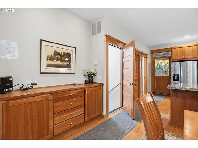 1807 Columbia St, Hood River, OR 97031