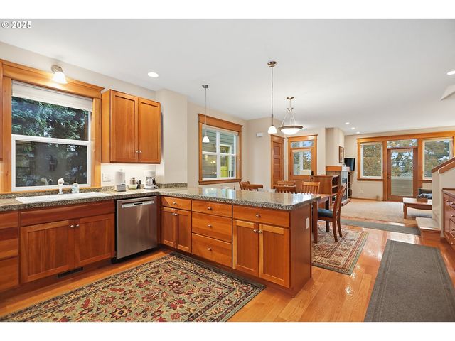 1807 Columbia St, Hood River, OR 97031