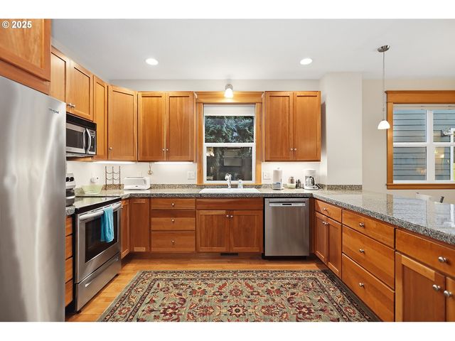 1807 Columbia St, Hood River, OR 97031