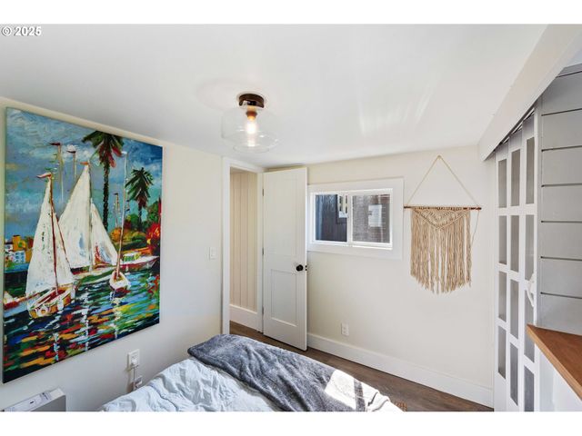 93685 MCKENNA Ln, Coos Bay, OR 97420