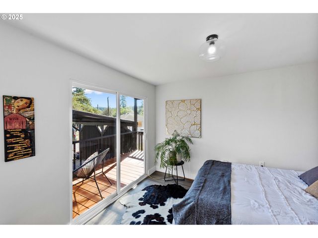 93685 MCKENNA Ln, Coos Bay, OR 97420