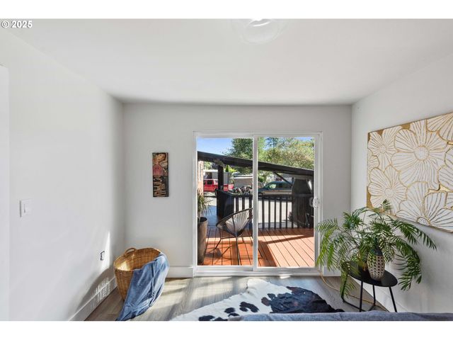 93685 MCKENNA Ln, Coos Bay, OR 97420