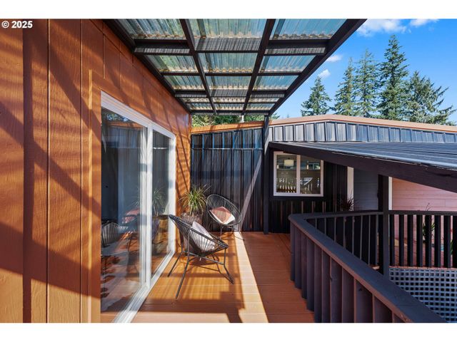 93685 MCKENNA Ln, Coos Bay, OR 97420