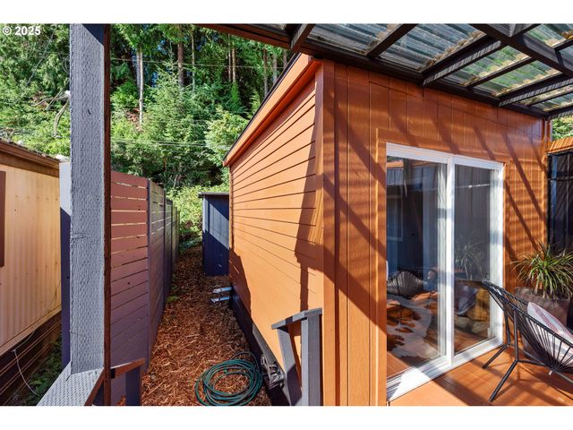 93685 MCKENNA Ln, Coos Bay, OR 97420