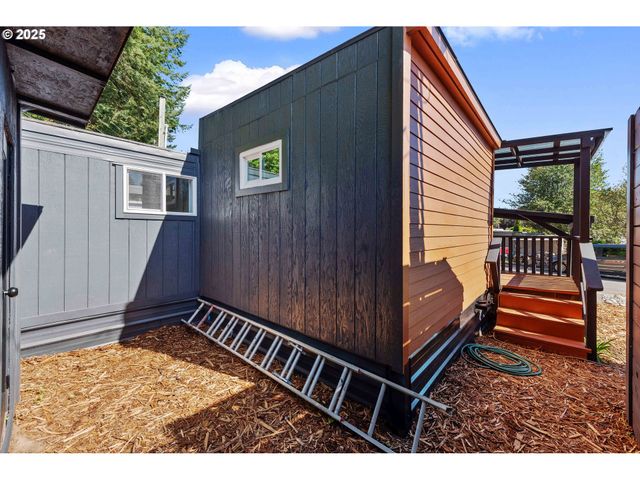 93685 MCKENNA Ln, Coos Bay, OR 97420