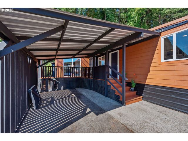 93685 MCKENNA Ln, Coos Bay, OR 97420