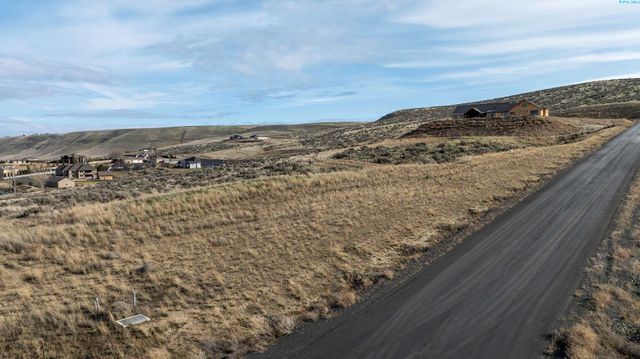 72810 Homestead Rd, Kennewick, WA 99338