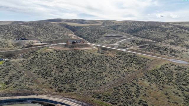 72810 Homestead Rd, Kennewick, WA 99338