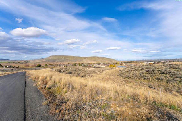 72810 Homestead Rd, Kennewick, WA 99338