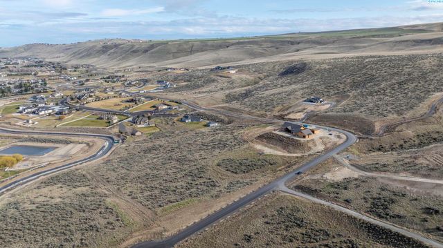 72810 Homestead Rd, Kennewick, WA 99338