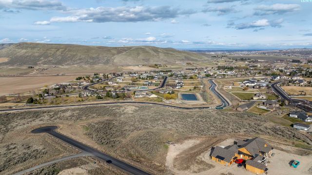 72810 Homestead Rd, Kennewick, WA 99338