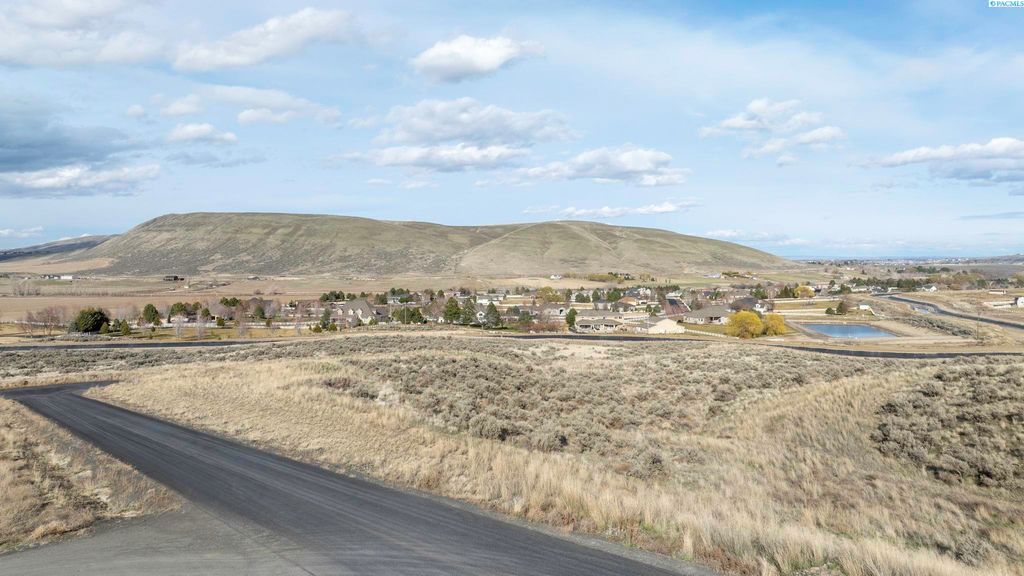 72810 Homestead Rd, Kennewick, WA 99338