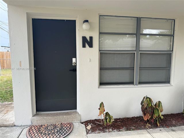883 NE 40th St N, Oakland Park, FL 33334