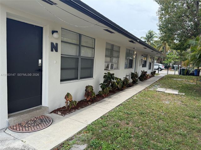 883 NE 40th St N, Oakland Park, FL 33334