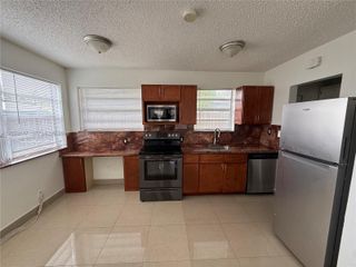 883 NE 40th St N, Oakland Park, FL 33334