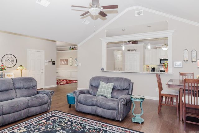 102 Majestic Circle, Maumelle, AR 72113