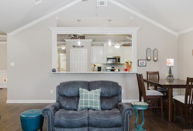 102 Majestic Circle, Maumelle, AR 72113