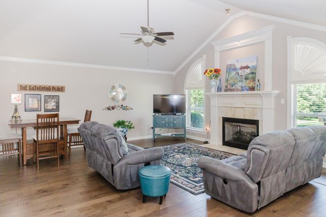 102 Majestic Circle, Maumelle, AR 72113