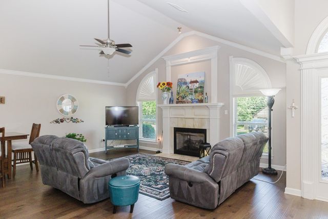 102 Majestic Circle, Maumelle, AR 72113
