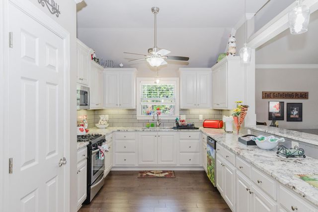 102 Majestic Circle, Maumelle, AR 72113