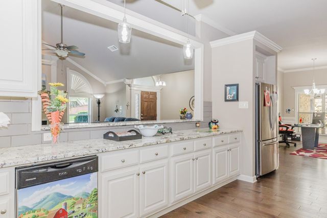 102 Majestic Circle, Maumelle, AR 72113