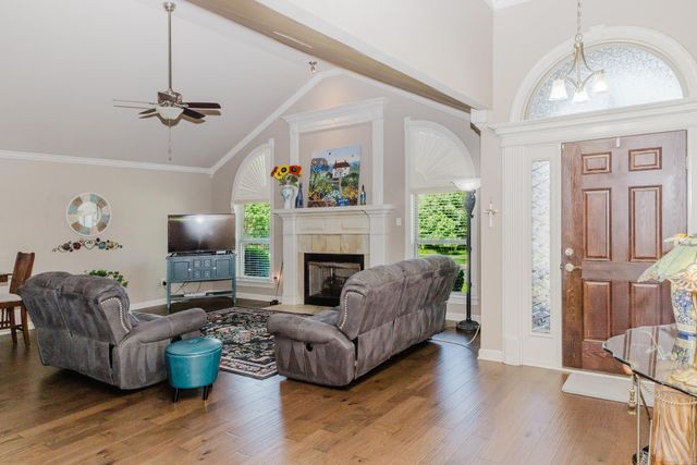 102 Majestic Circle, Maumelle, AR 72113