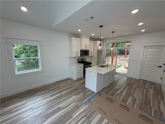 916 N Sang Avenue B, Fayetteville, AR 72701