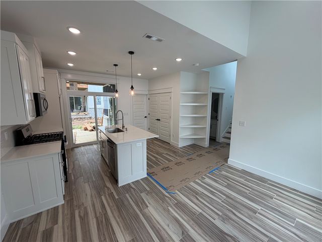 916 N Sang Avenue B, Fayetteville, AR 72701