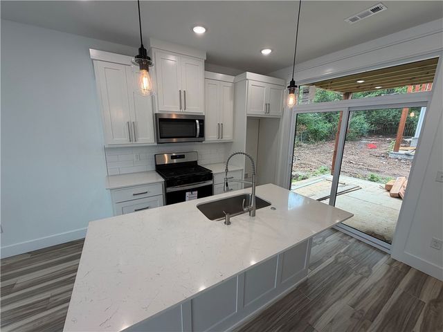916 N Sang Avenue B, Fayetteville, AR 72701