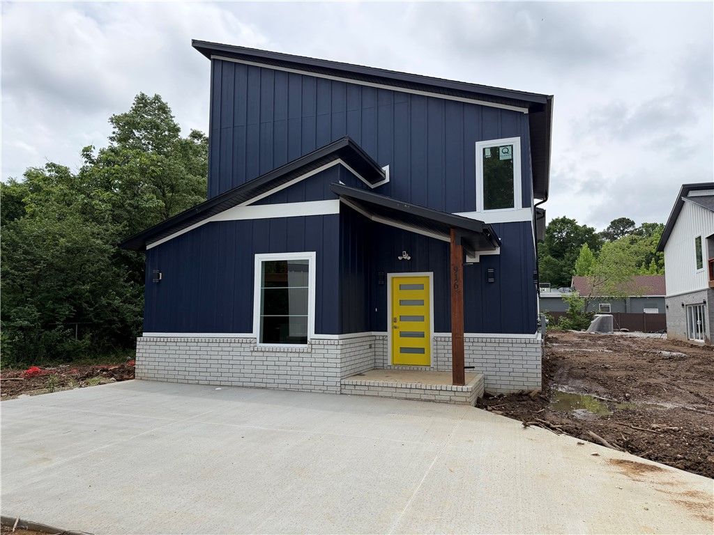 916 N Sang Avenue B, Fayetteville, AR 72701
