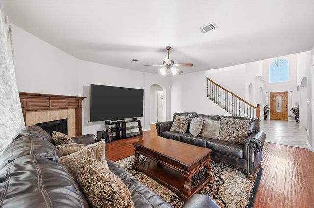 2319 Goshawk Street, Grand Prairie, TX 75052