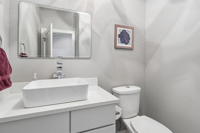 1606 NE Hillside Court, Ankeny, IA 50021