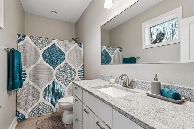 1606 NE Hillside Court, Ankeny, IA 50021