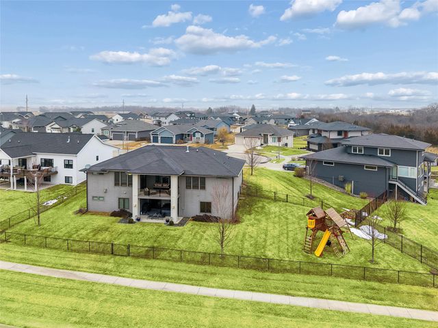 1606 NE Hillside Court, Ankeny, IA 50021