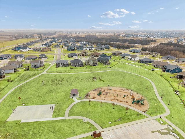 1606 NE Hillside Court, Ankeny, IA 50021