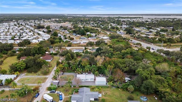 191 Abbey LN, North Fort Myers, FL 33917