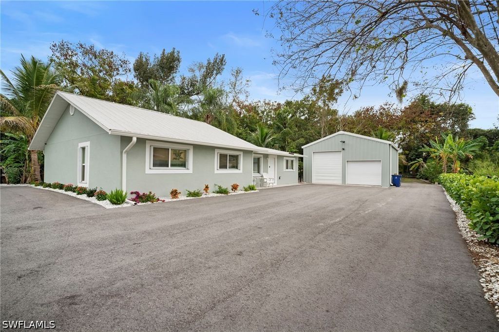 191 Abbey LN, North Fort Myers, FL 33917