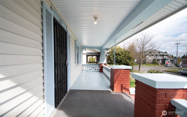 1208 S Ainsworth Avenue, Tacoma, WA 98405